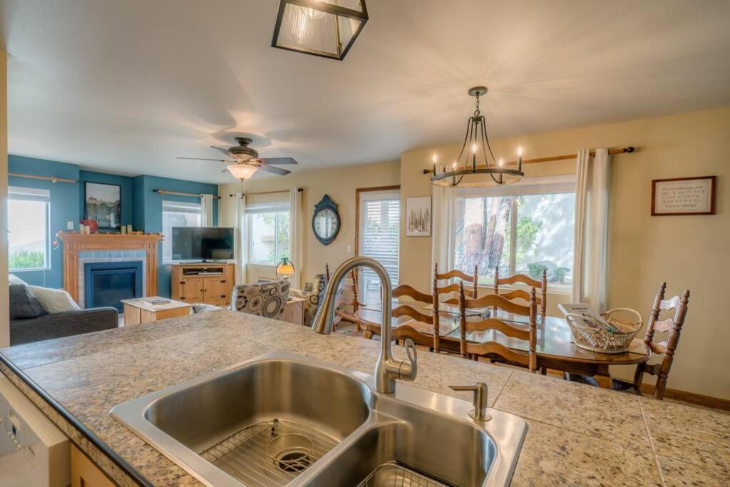 Das Bavarian Condo, 5 Star Ground Floor Unit, Walk To Town, Sleeps 6 Leavenworth Bagian luar foto
